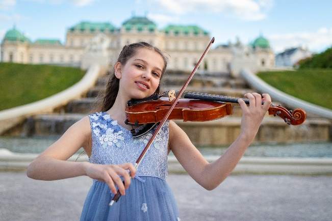 Laura Kostner, Violine